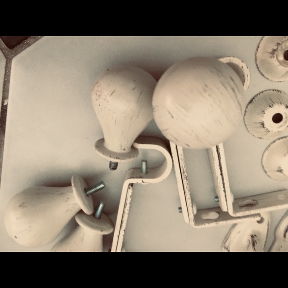 COPY - NW WHITE 5 BRACKETS AND 4 FINIALS SET - Picture 6 of 8